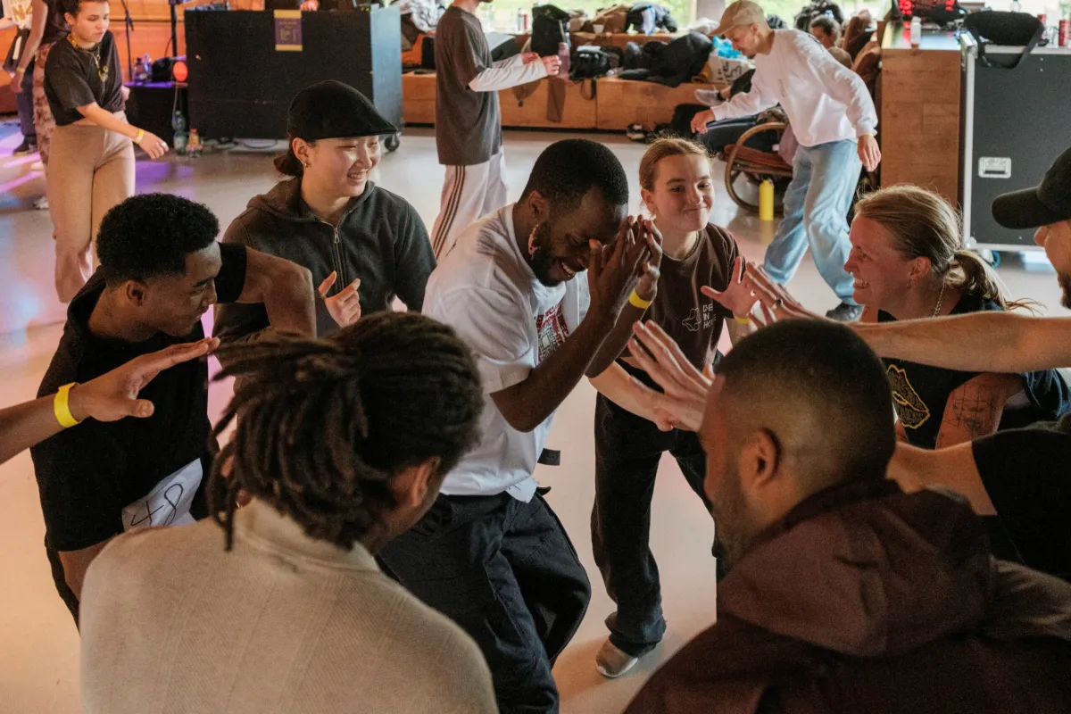 COMMUNITY 〇 Amsterdam House Dance Community